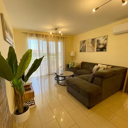 Nissi Beautiful Appartement *