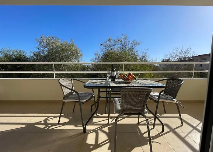 Nissi Beautiful アパート アヤナパ