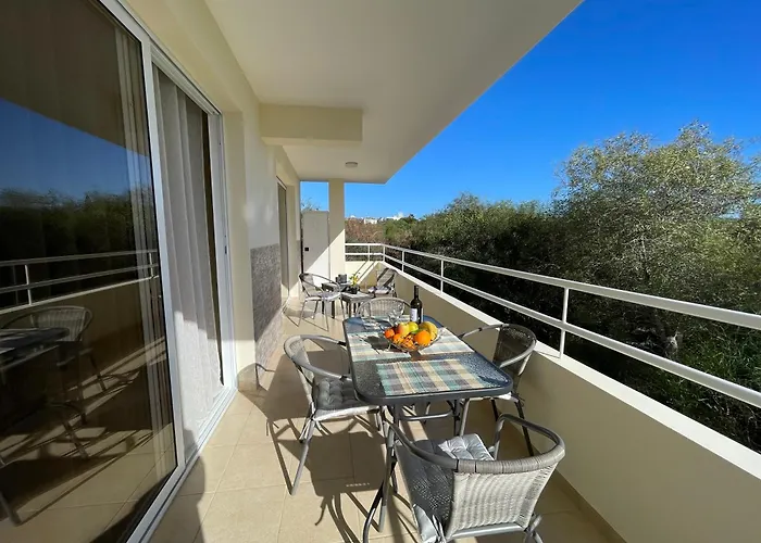 Nissi Beautiful アパート アヤナパ